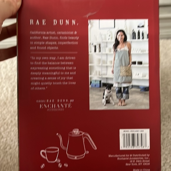 BNWT Rae Dunn Gooseneck Electric Kettle with “Warm” and Fuzzy Mittens pr… - Picture 3 of 4